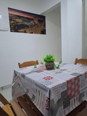 Apartamento vista no Cristo a uma esquina da praia